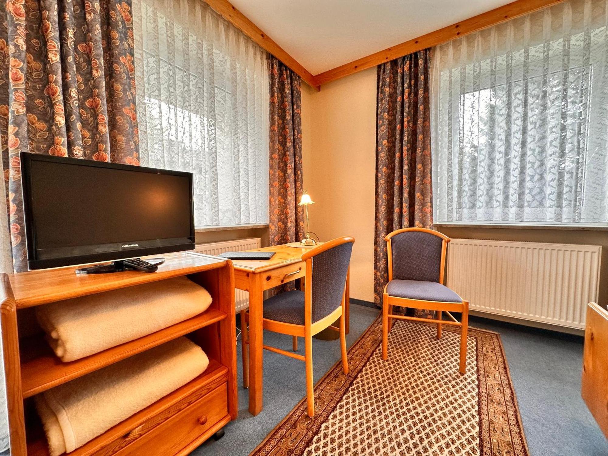 Pension Zum Loewen, Parkplatz, Fruehstueck, Wlan, Zentral Bad Steben Extérieur photo