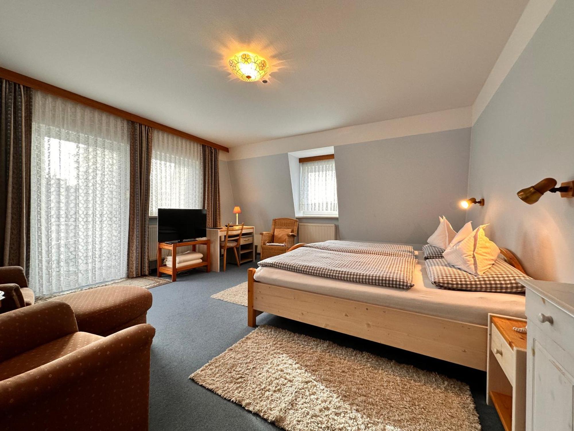 Pension Zum Loewen, Parkplatz, Fruehstueck, Wlan, Zentral Bad Steben Extérieur photo