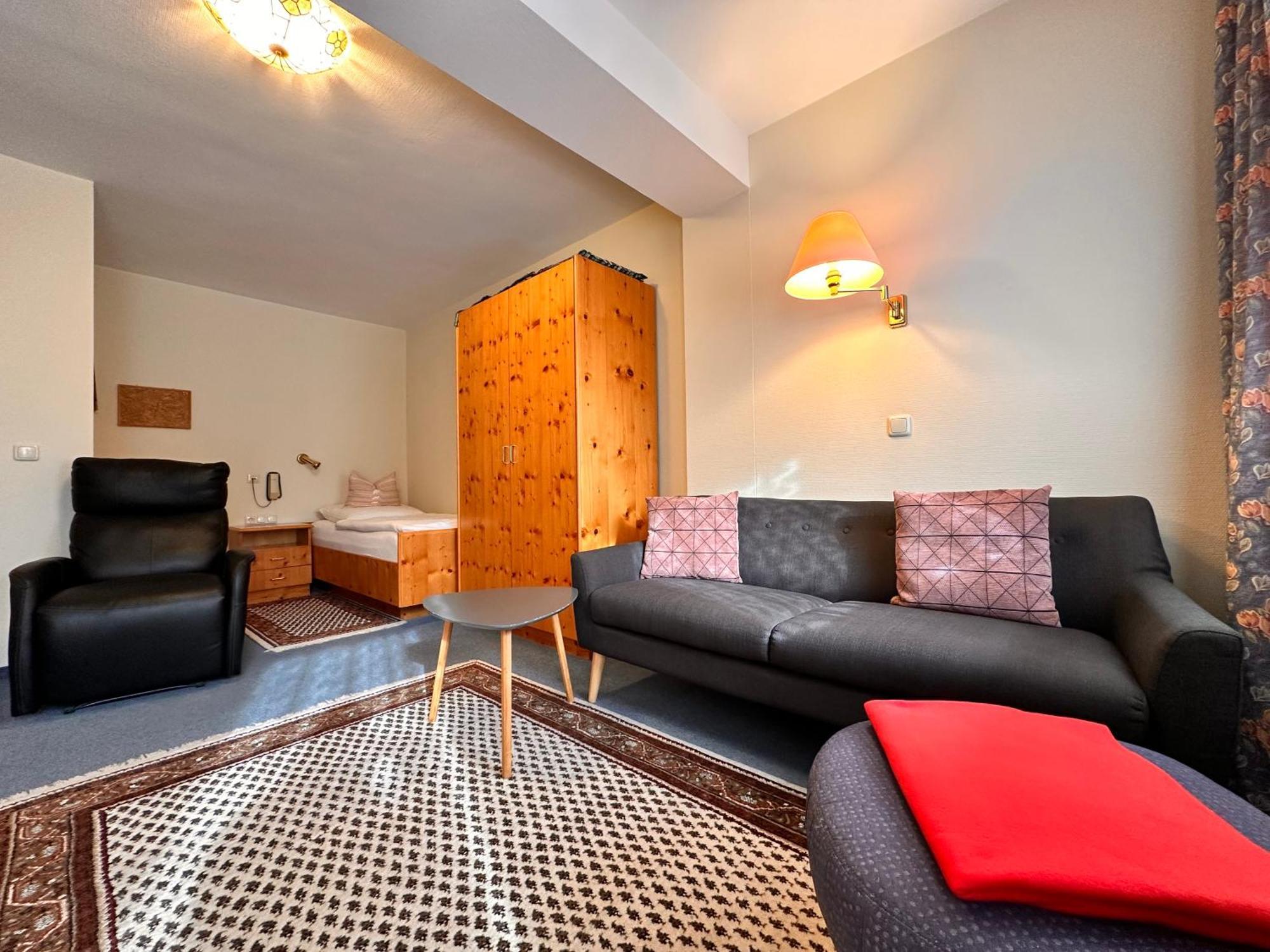 Pension Zum Loewen, Parkplatz, Fruehstueck, Wlan, Zentral Bad Steben Extérieur photo