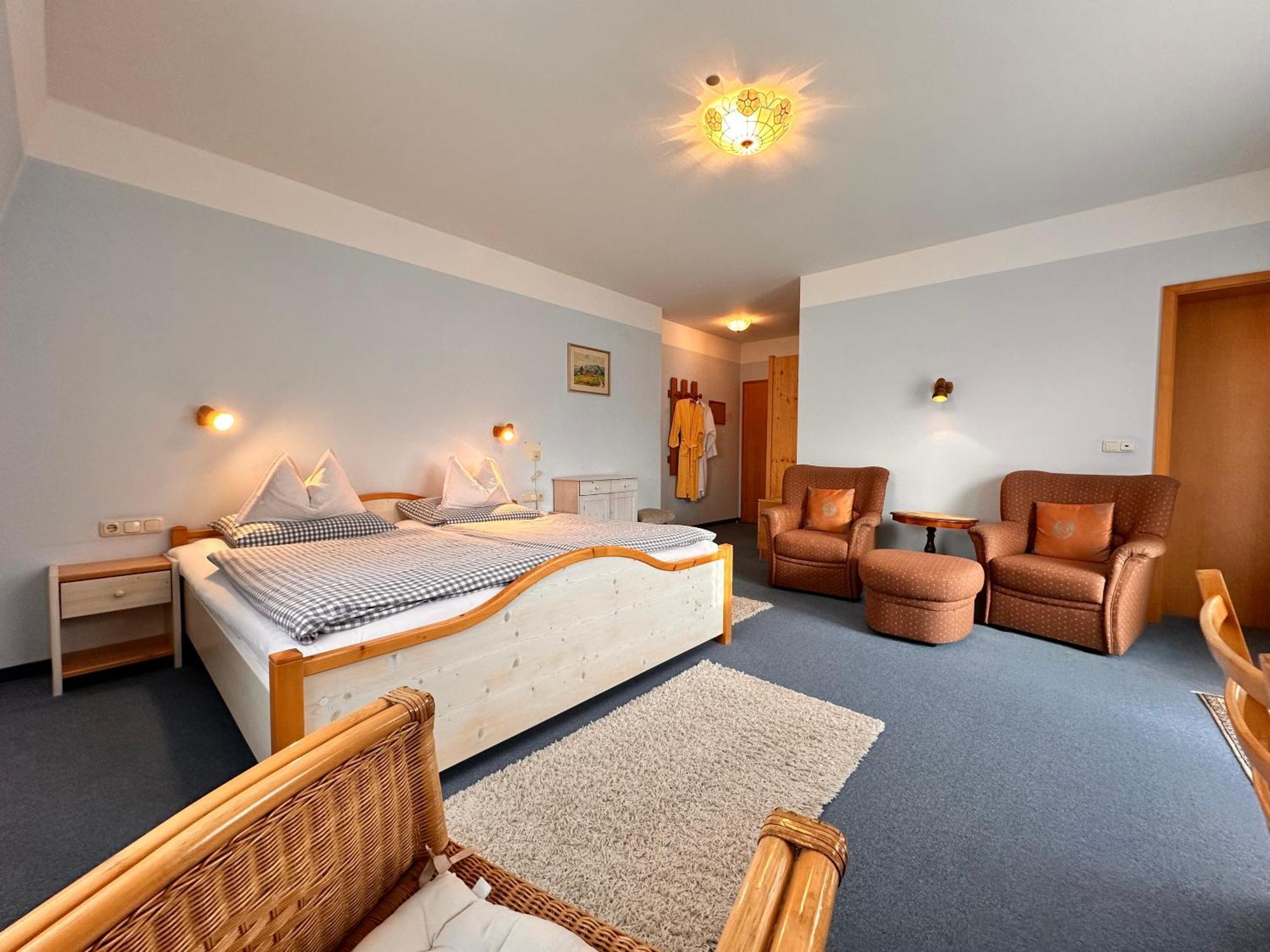 Pension Zum Loewen, Parkplatz, Fruehstueck, Wlan, Zentral Bad Steben Extérieur photo