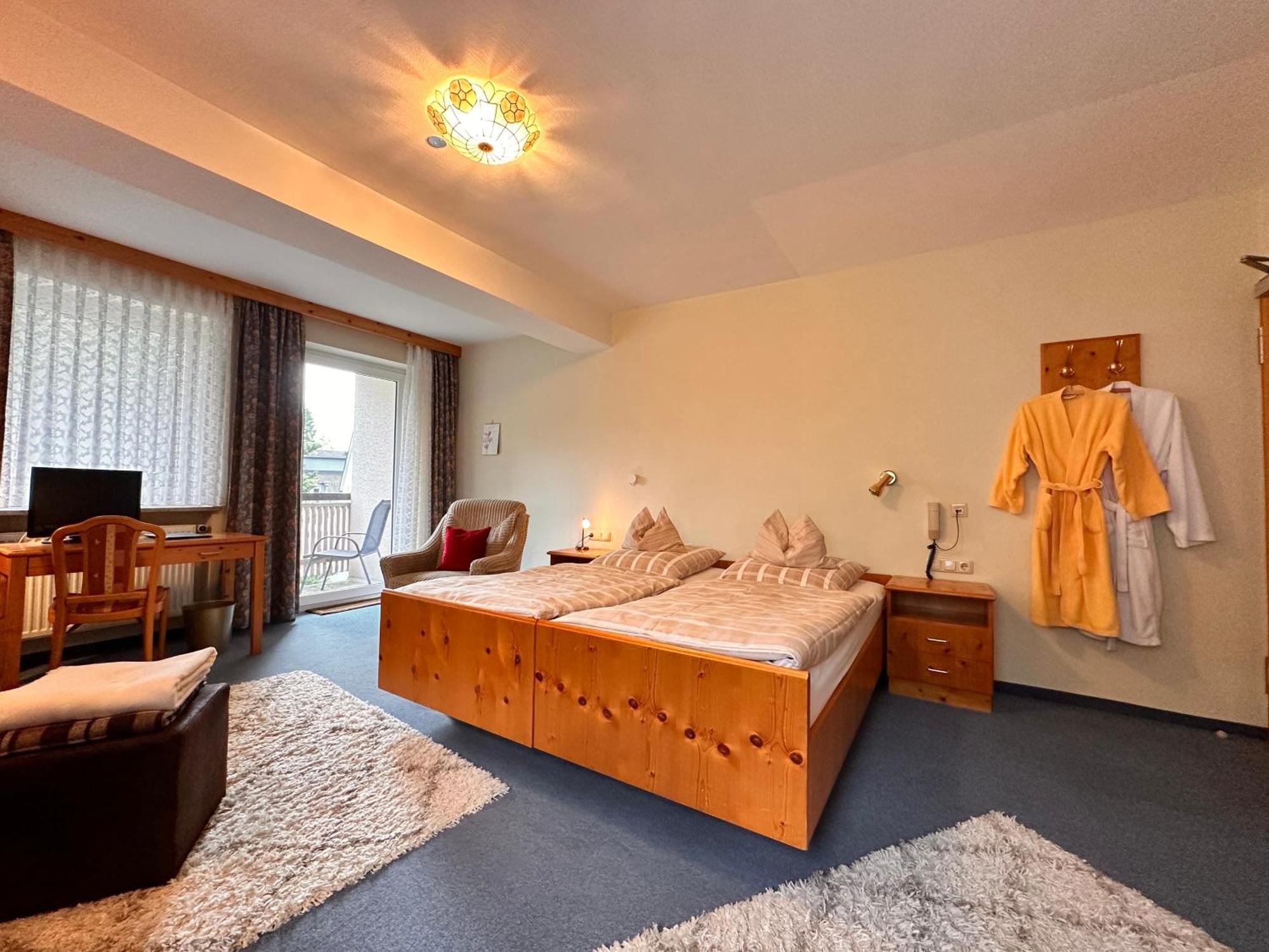 Pension Zum Loewen, Parkplatz, Fruehstueck, Wlan, Zentral Bad Steben Extérieur photo