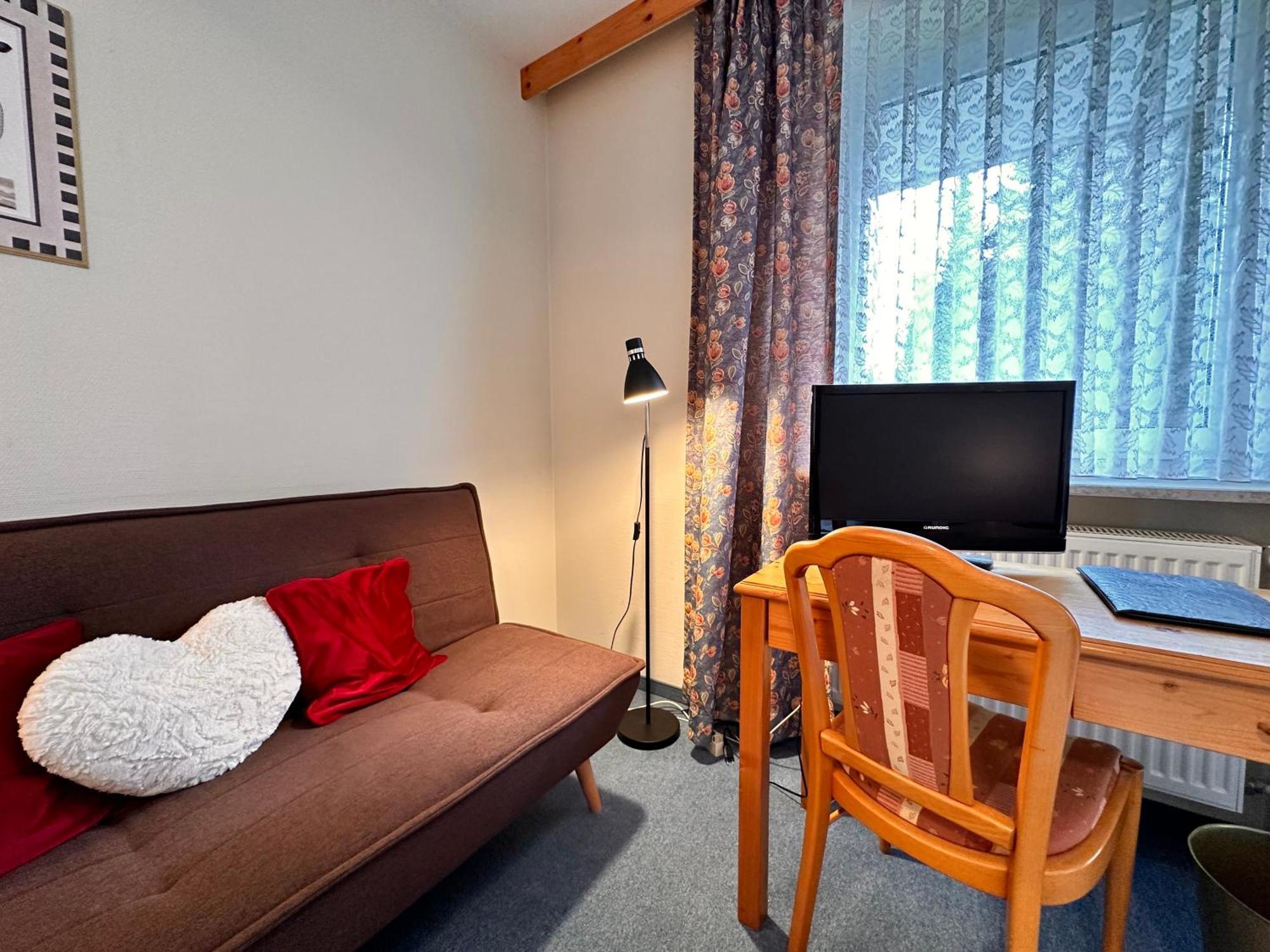 Pension Zum Loewen, Parkplatz, Fruehstueck, Wlan, Zentral Bad Steben Extérieur photo