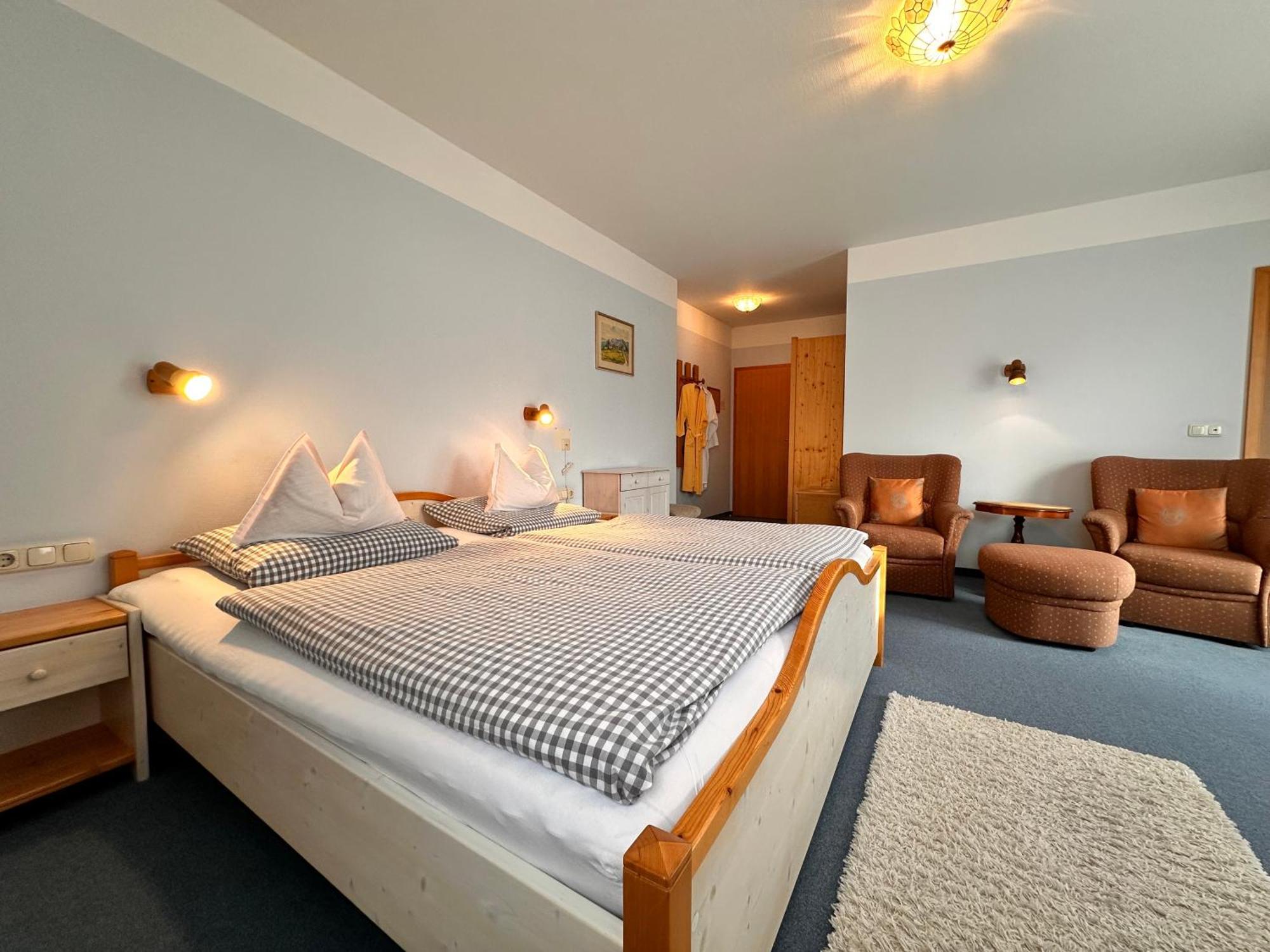 Pension Zum Loewen, Parkplatz, Fruehstueck, Wlan, Zentral Bad Steben Extérieur photo