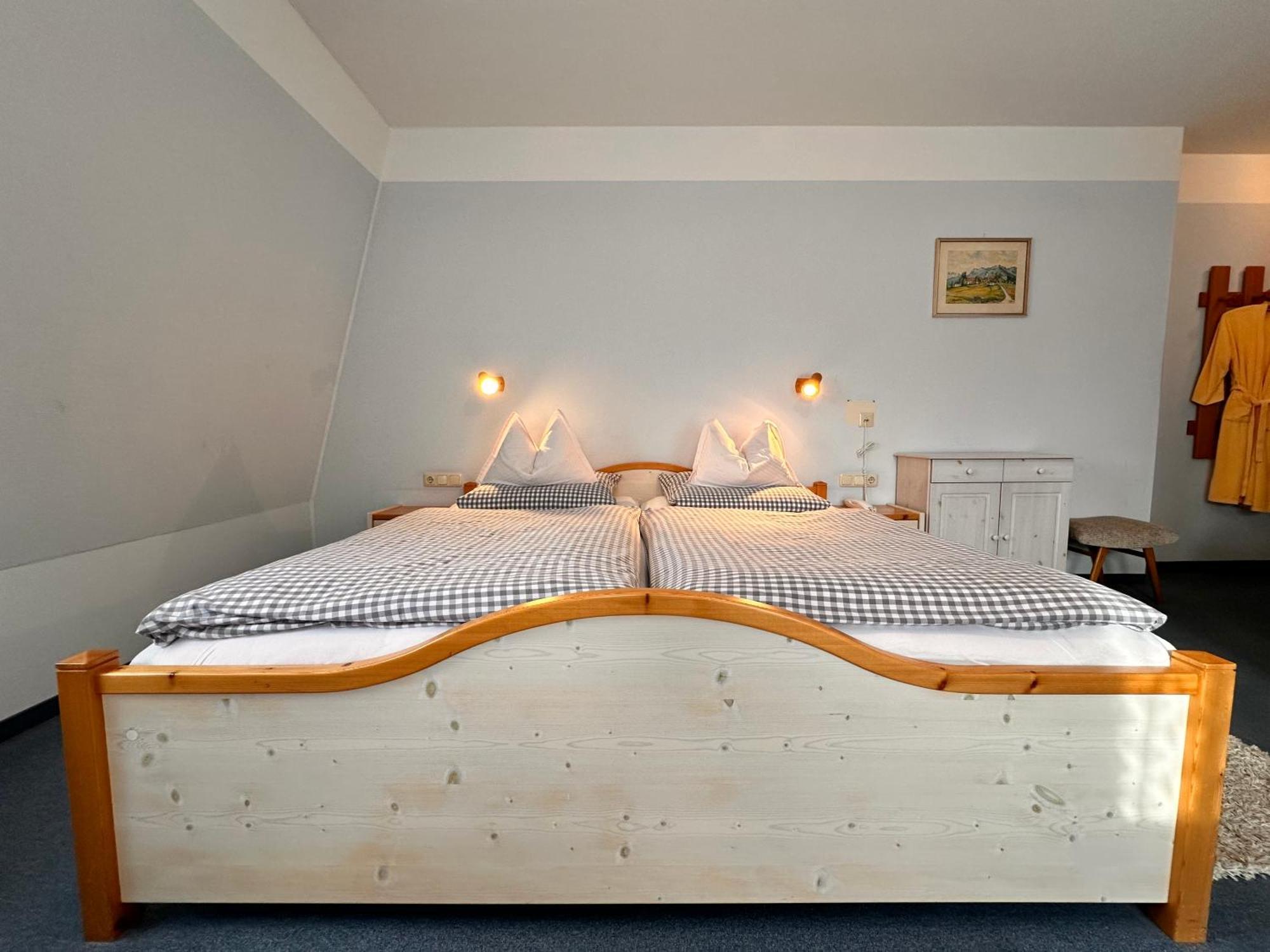 Pension Zum Loewen, Parkplatz, Fruehstueck, Wlan, Zentral Bad Steben Extérieur photo